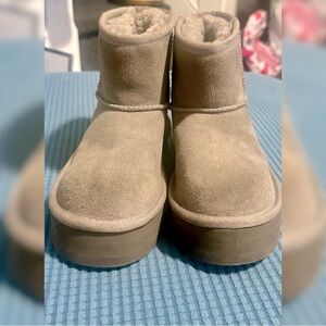 Girl’s UGG Boots